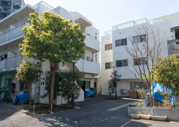 施設外観／内観